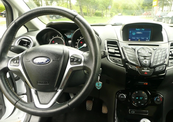 Ford Fiesta cena 38400 przebieg: 51900, rok produkcji 2017 z Koszalin małe 667